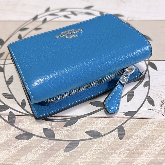 New Coach Micro Wallet Color Silver / Bright Blue Includes Gift Box - Picture 2 of 12